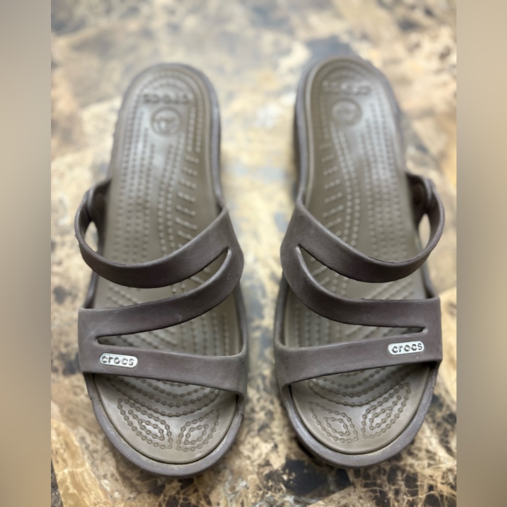 CROCS patricia wedge sandal women size 7 brown